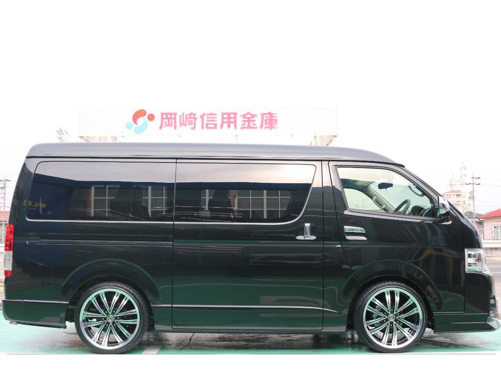 ワゴン車ですが右側にもパワースライド付き！