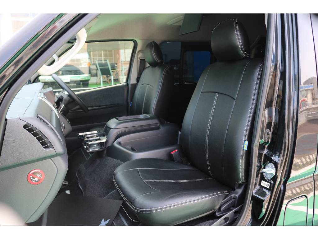 内装がこのようにカスタムされている中古車は本当に激レアです！！少しでも興味を持たれてのであればすぐにお問い合わせ下さいませ！！