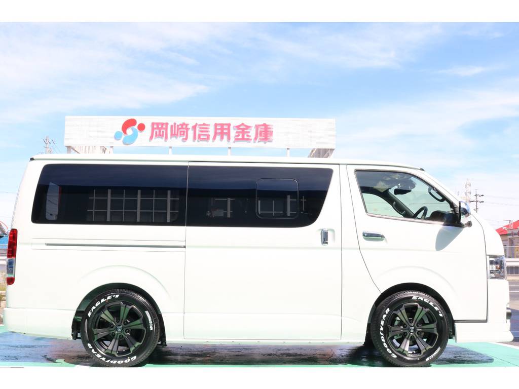 その他追加カスタムも可能ですので気になる方はハイエース名古屋店まで！