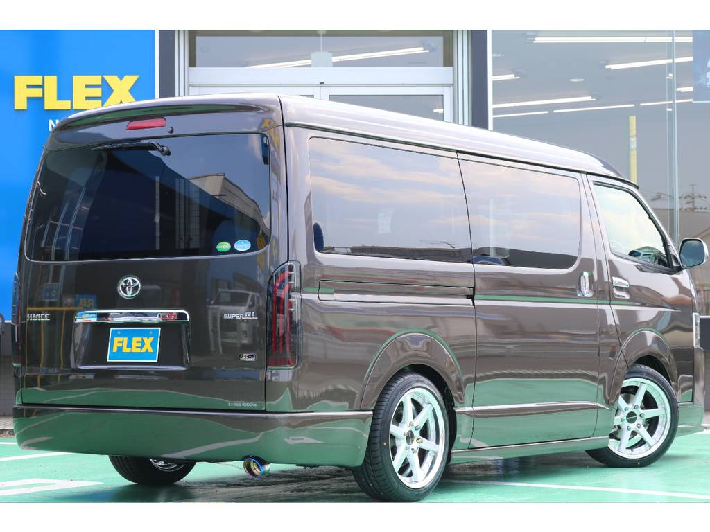 迫力のあるリアビュー！！ 　限定色のブラウンメタリックがキマってます！！！