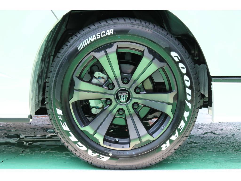 ホイールはバルベログランデＦＬＥＸオリジナルカラーの17インチ♪