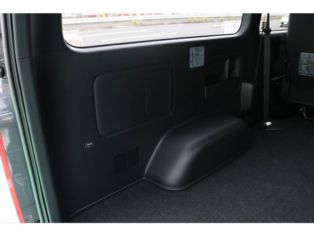 荷室にもAC100Vコンセント完備♪