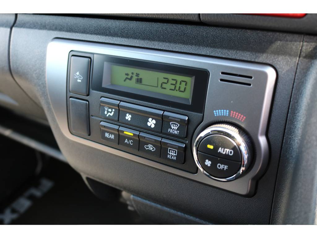 オートエアコンで快適な車内でドライブして頂けます♪