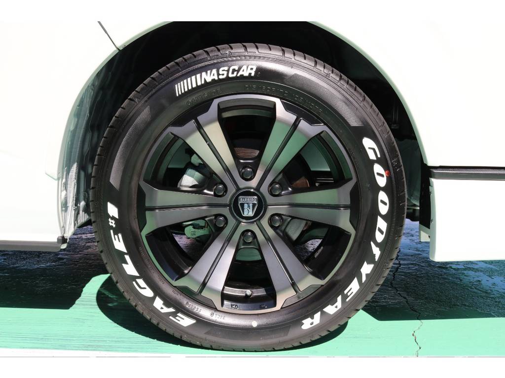 ホイールはＦＬＥＸオリジナルカラーのバルベログランデ17インチを装着しております！