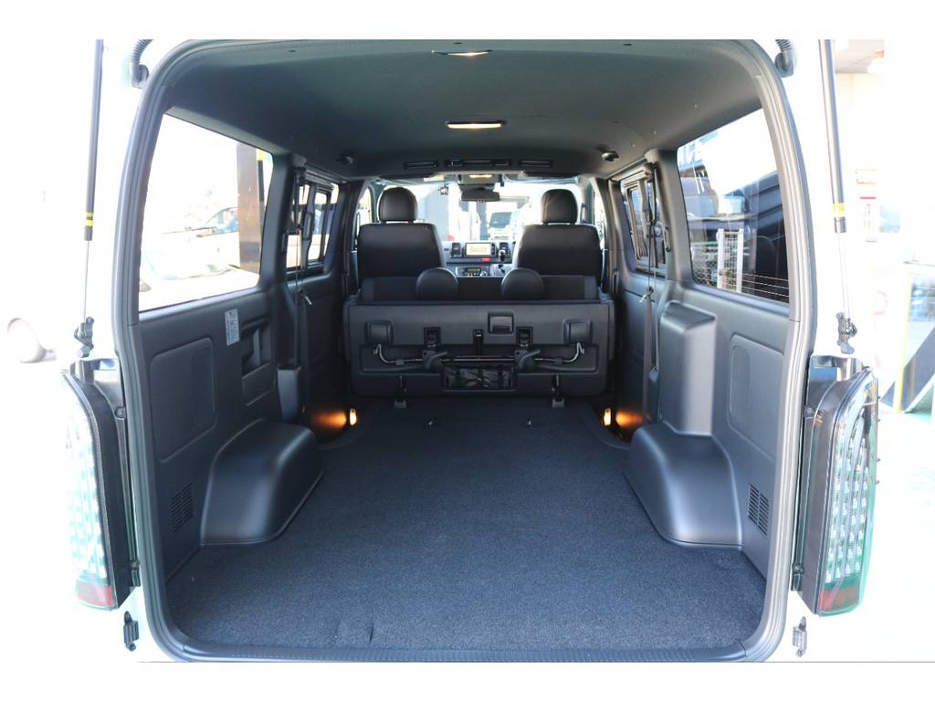 セカンドシートを折りたたむことで更に荷室が広がります！
