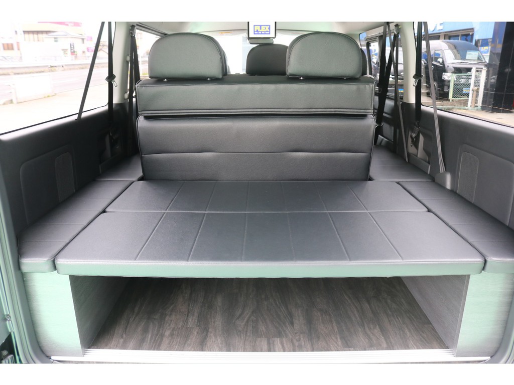 ハッチ開けるとＶｅｒ．５でしかワゴンでは叶えられないいきなり荷物空間☆荷物を２段に出来るのもＶｅｒ．５の魅力。