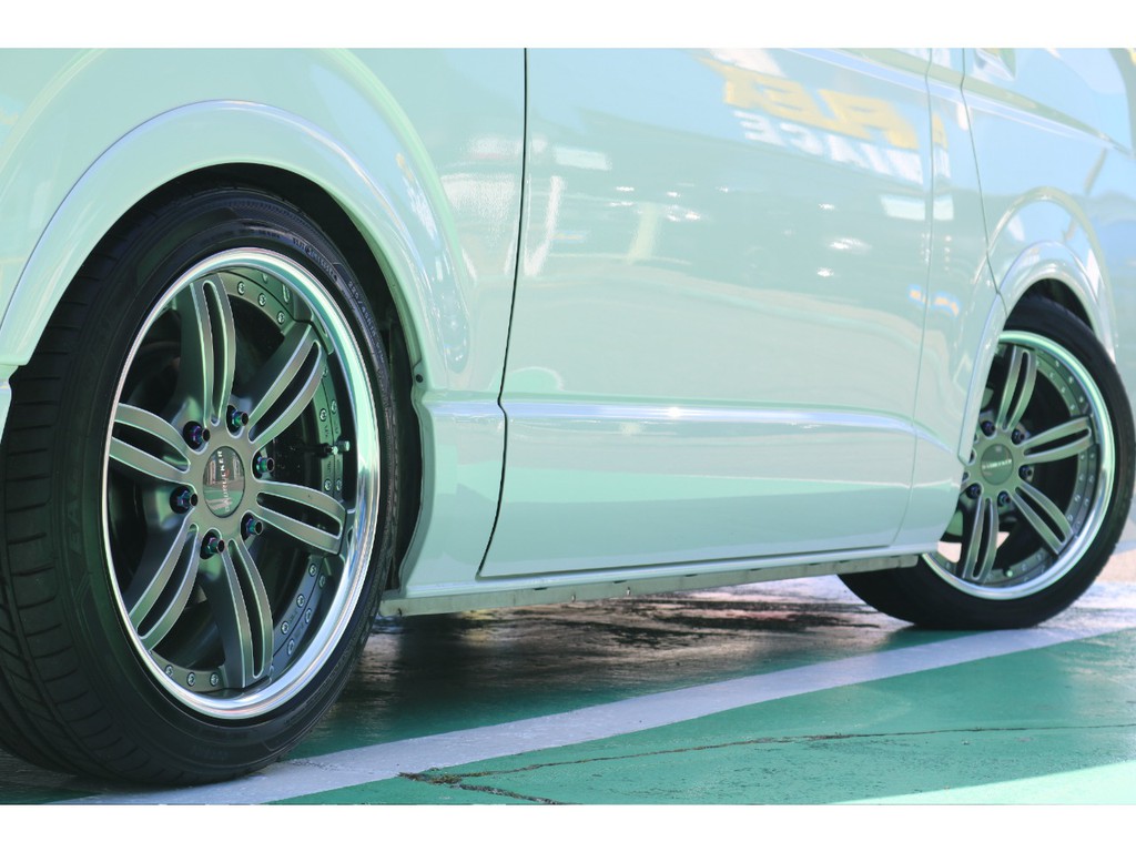 オーバーフェンダーも付いておりより車高が低く見えます！