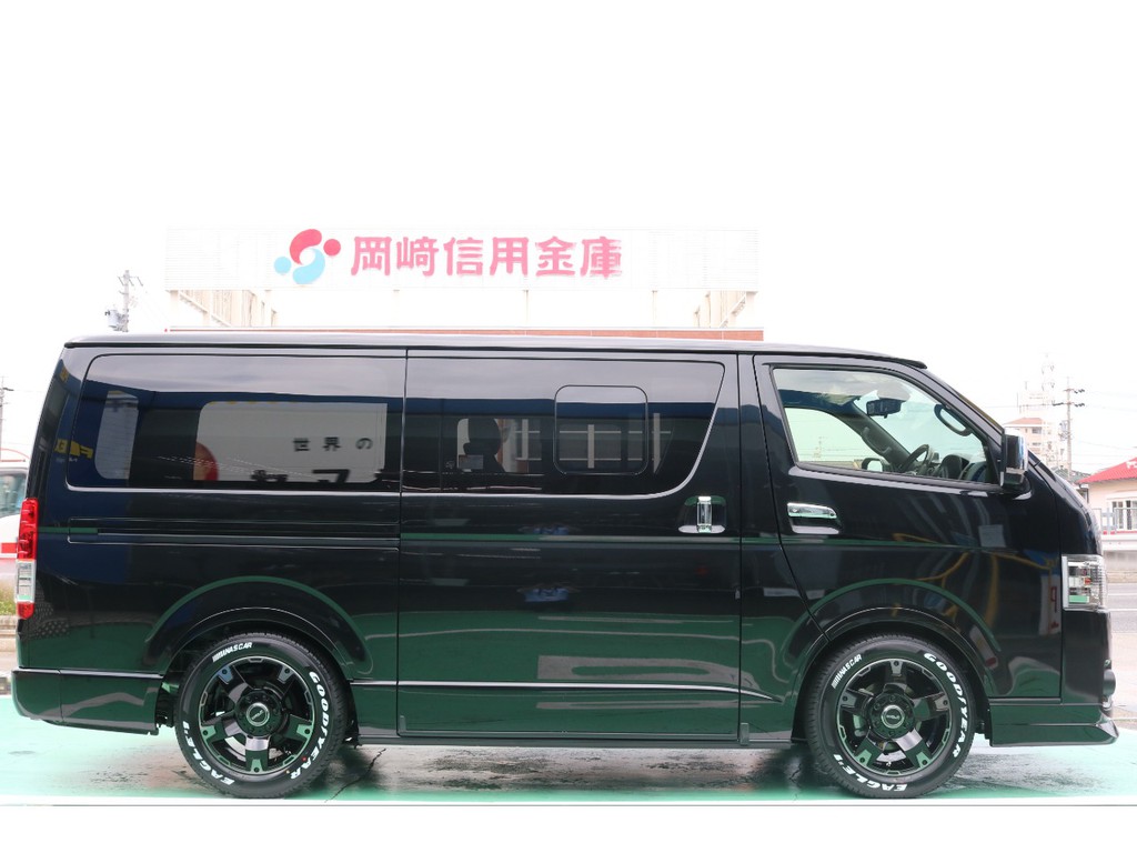 5人乗りだと運転席側にもスライドドアが付いてます！