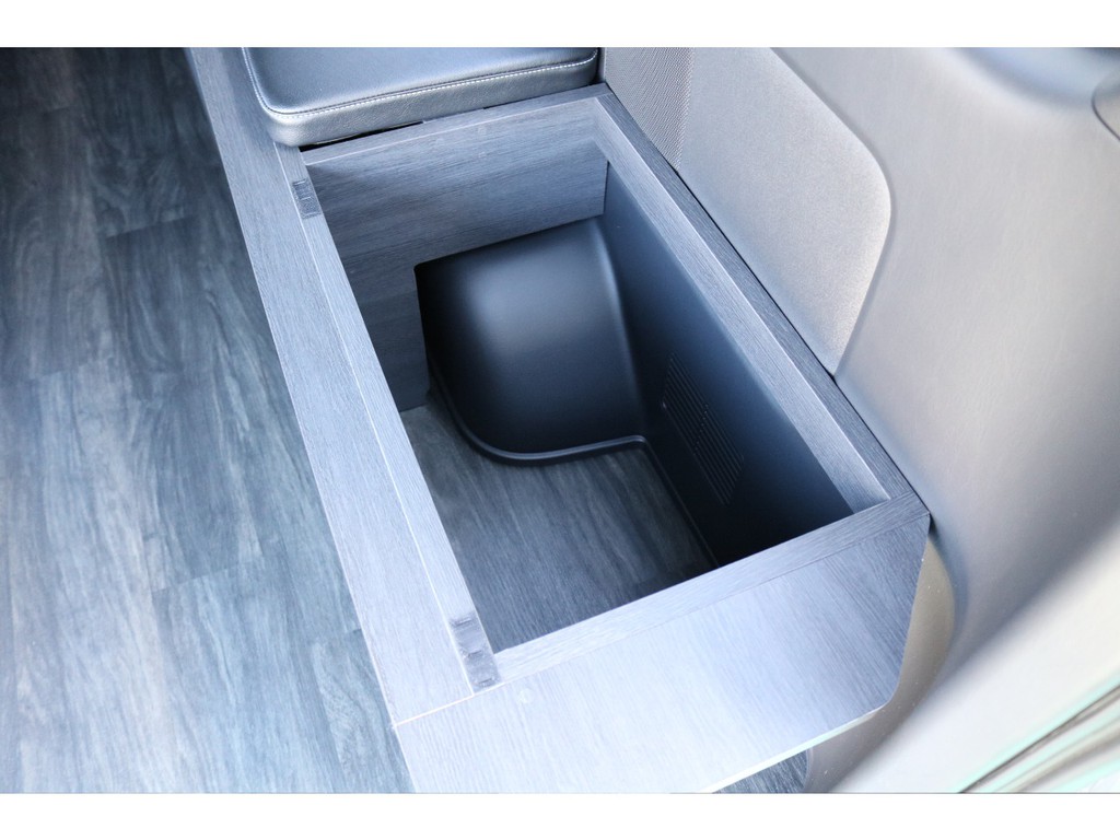 家具の中は収納できるようになっております！
