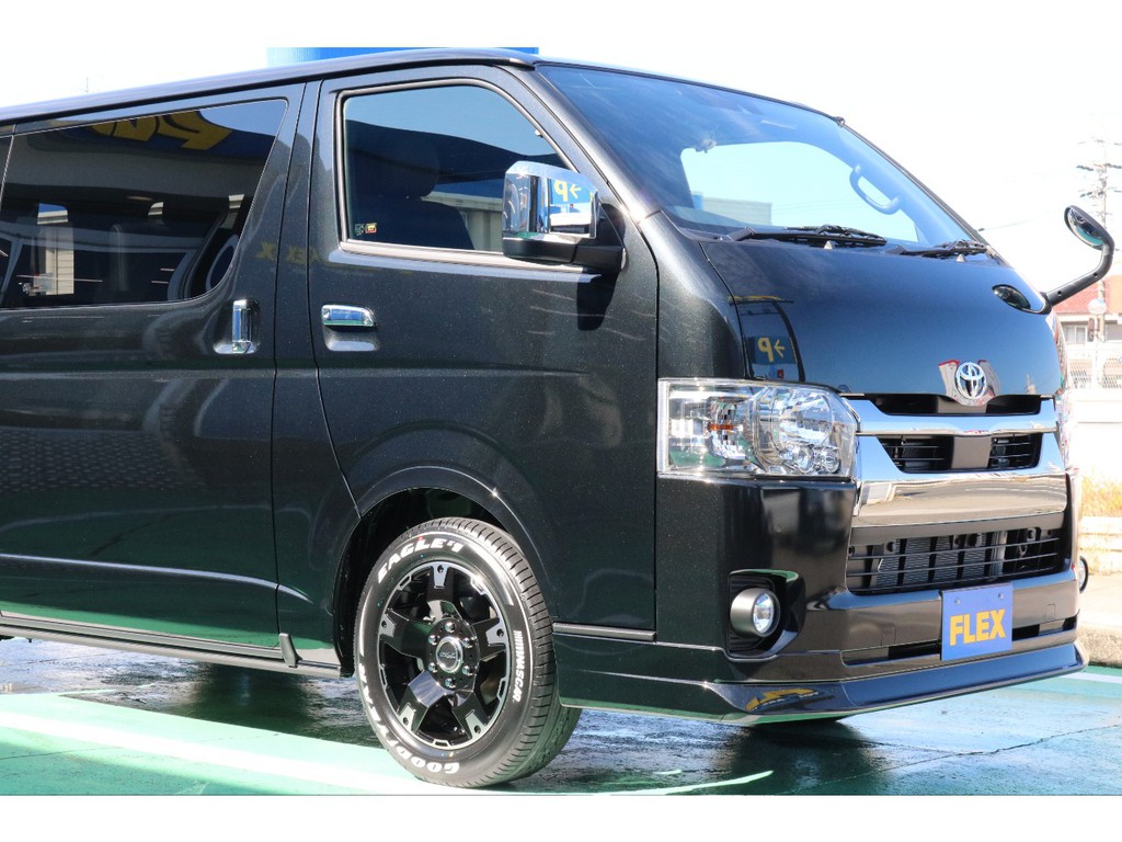 内外装共にＦＬＥＸオリジナルのカスタムパーツでかっこよく出来上がりました！