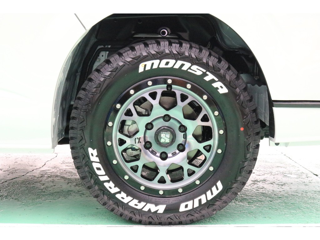 XTREME-J XJ04 グロスブラックマシーン/スモーククリア 16inch・モンスタータイヤをインストール！