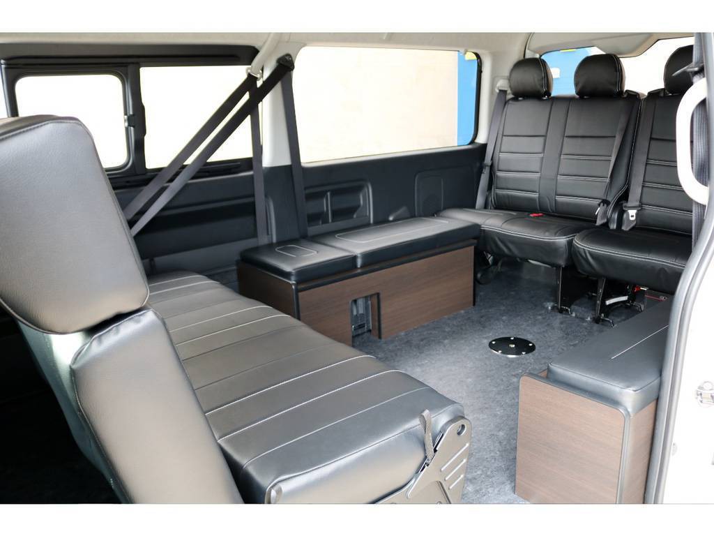 セカンドシートの展開で対面・フラットと非常に優れたシートになっております