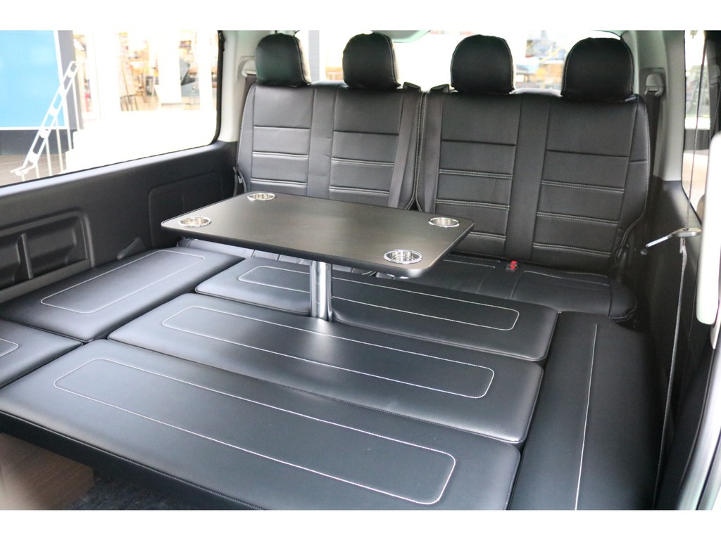 脱着可能なテーブル付きとなっております！