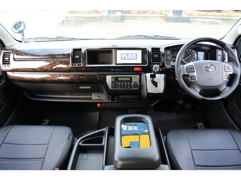 新車ハイエースワゴンＧＬ１０乗り内外装カスタム済みとなります♪