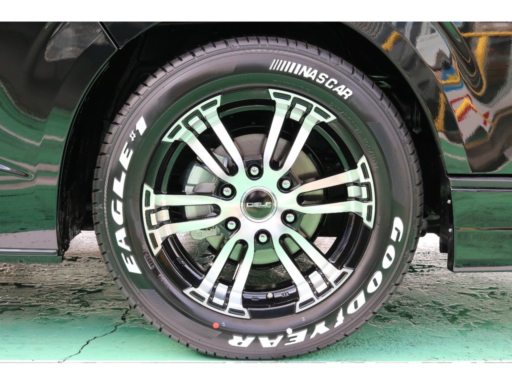 オリジナルホイールのＤＥＬＦ０２を装着しております！