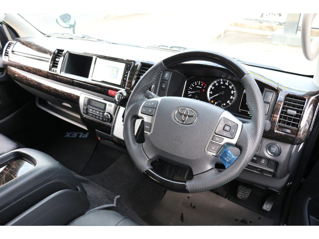 内装カスタムも充実！インテリアパネルセットで高級感ある室内♪