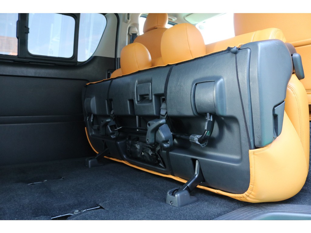 より大きなお荷物も載せて頂ける工夫のされたセカンドシート♪