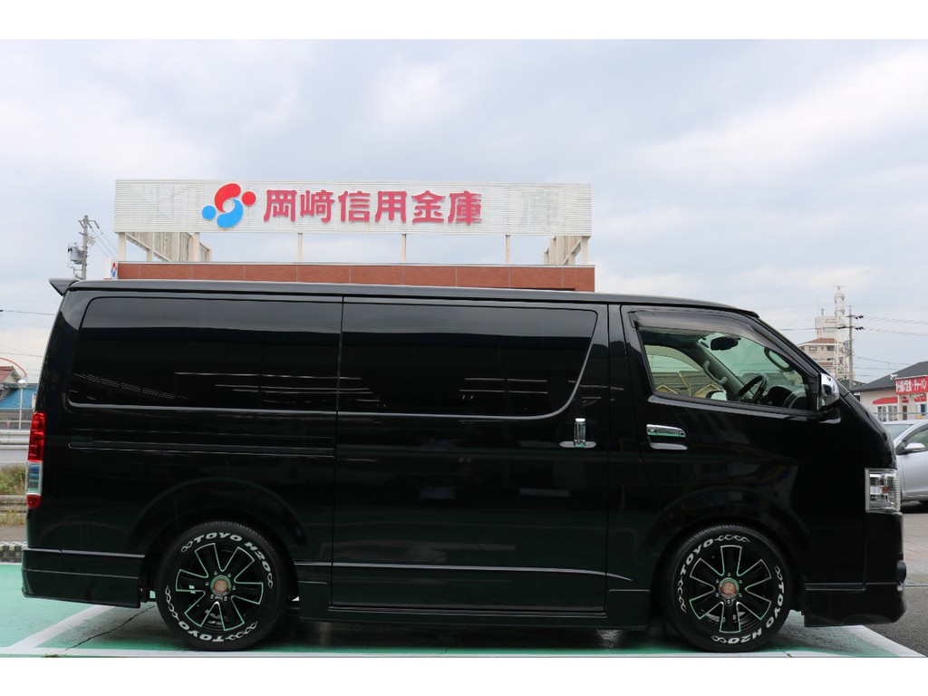 ローダウン施工車両の為見た目はもちろん、乗り降りも非常にしやすくなっております！