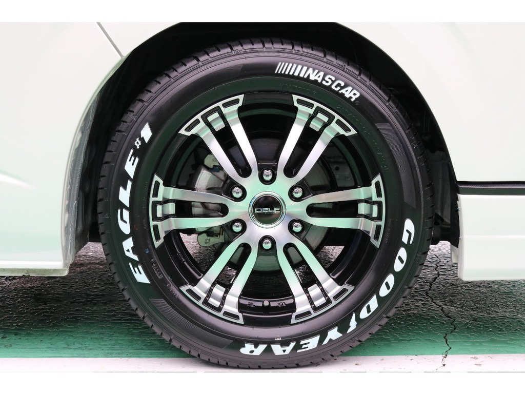装着済みのアルミホイールはオリジナルDELF02となります