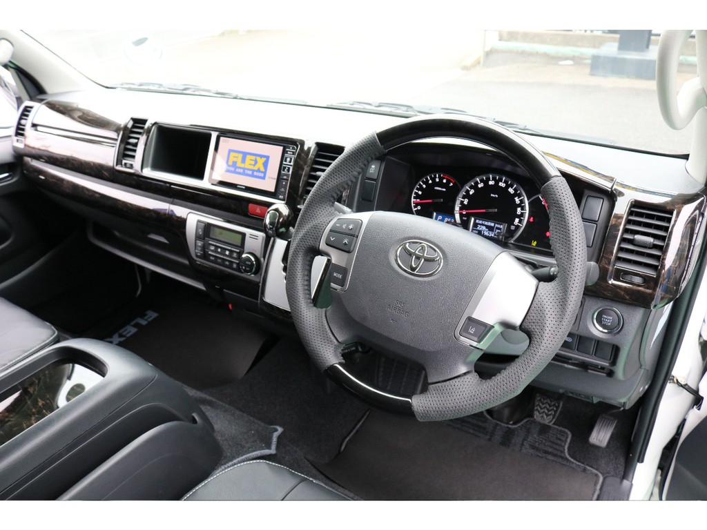 インテリアパネルセットを取り付けいたしましたので高級感ある内装となります♪