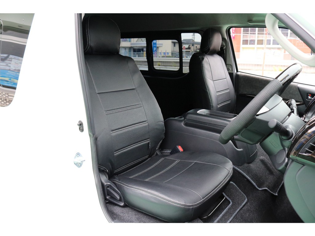 シートカバーは全席新品を装着！