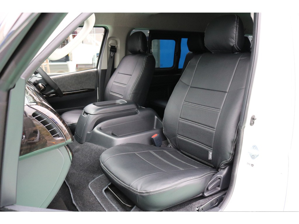 シートカバーは全席新品を装着！