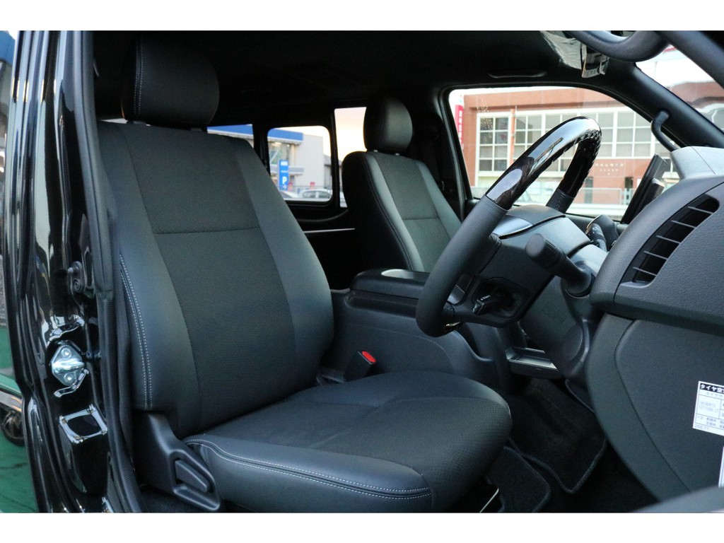 特別仕様車ダークプライム２の為全席ブラックハーフレザーの仕様となっております！