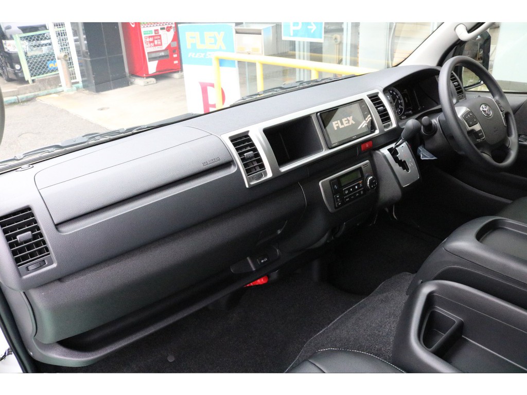 助手席の足元も広く快適なドライブをお楽しみ頂けます♪