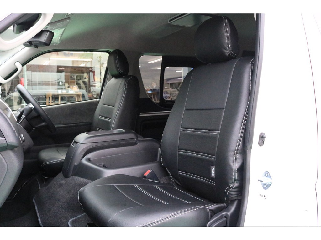 全席シートカバー装着で高級感ある内装に