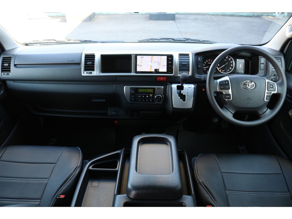 運転にストレスを感じさせない使い勝手の良いコックピットです♪