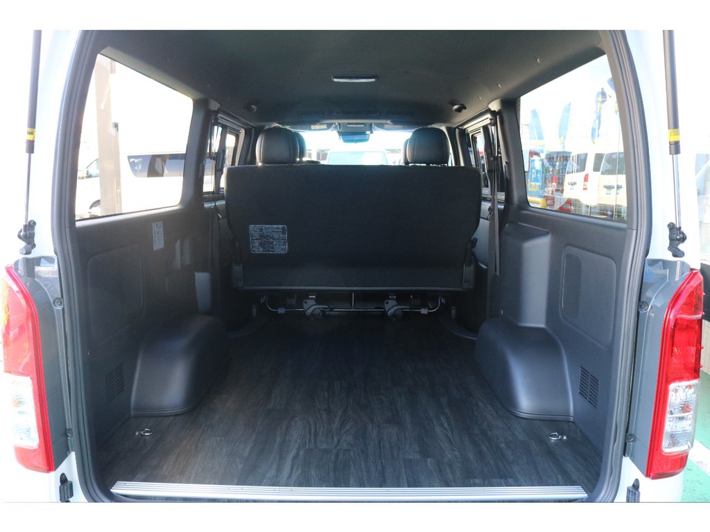 通常かなりお時間のかかるフローリング施工が在庫車両で入荷です。
