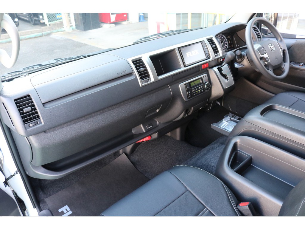 助手席の方も足元が広くストレスなくお乗り頂けます！