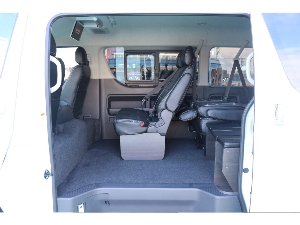 開口部の大きいスライドドアは座席へのアクセスも抜群です！