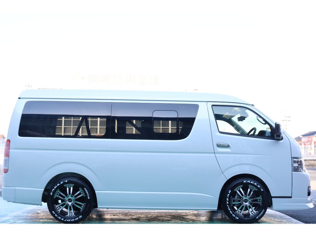 ローダウン施工も行っており乗り降りも快適に♪