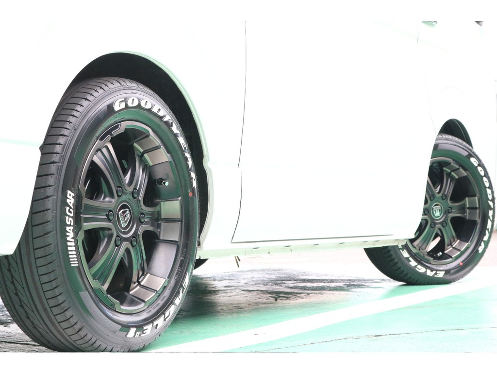 ホワイトレターのナスカータイヤがまた、カッコいい！