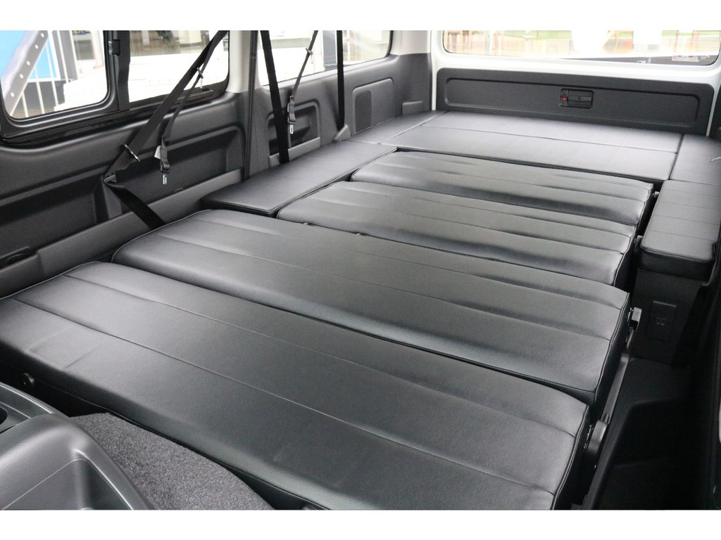 ハイエ―スの魅力で有るフラット空間も広く車中泊を存分にお楽しみ頂けます！