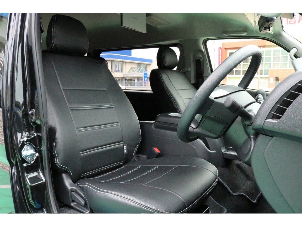 フロントシート2脚シートカバーの装着をさせて頂きました