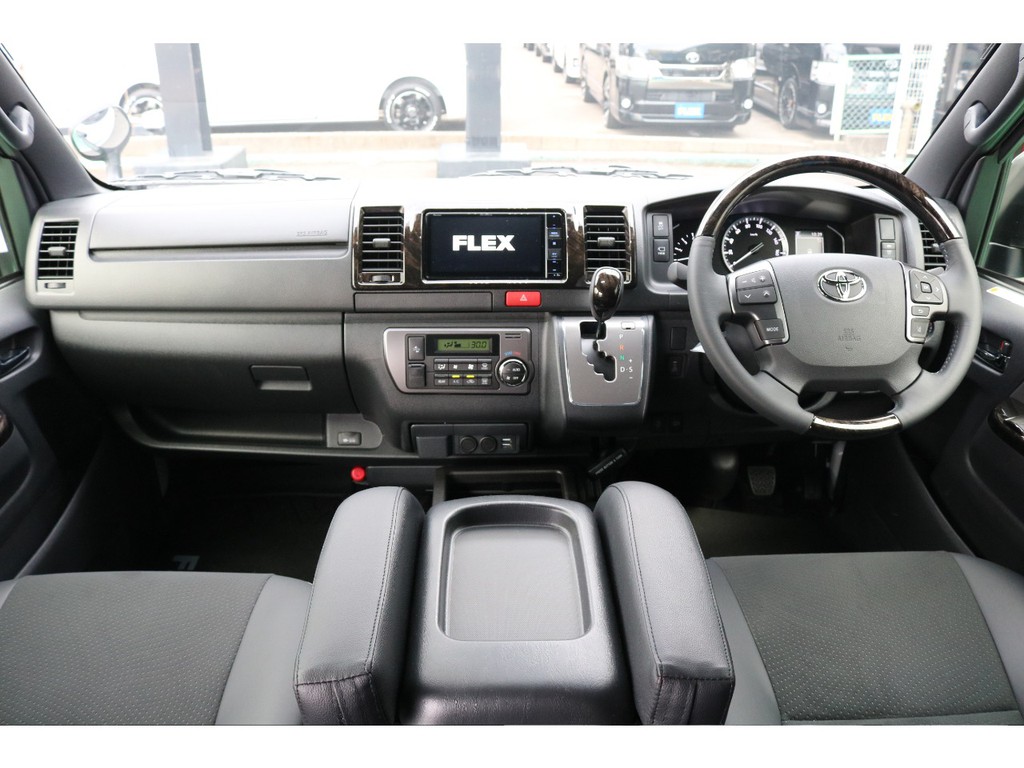 ６型ハイエース！なんとも高年式な車両が入庫致しました！
