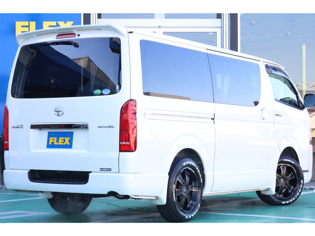 リアのカスタム内容もばっちり！即納車のカスタム済みハイエース♪
