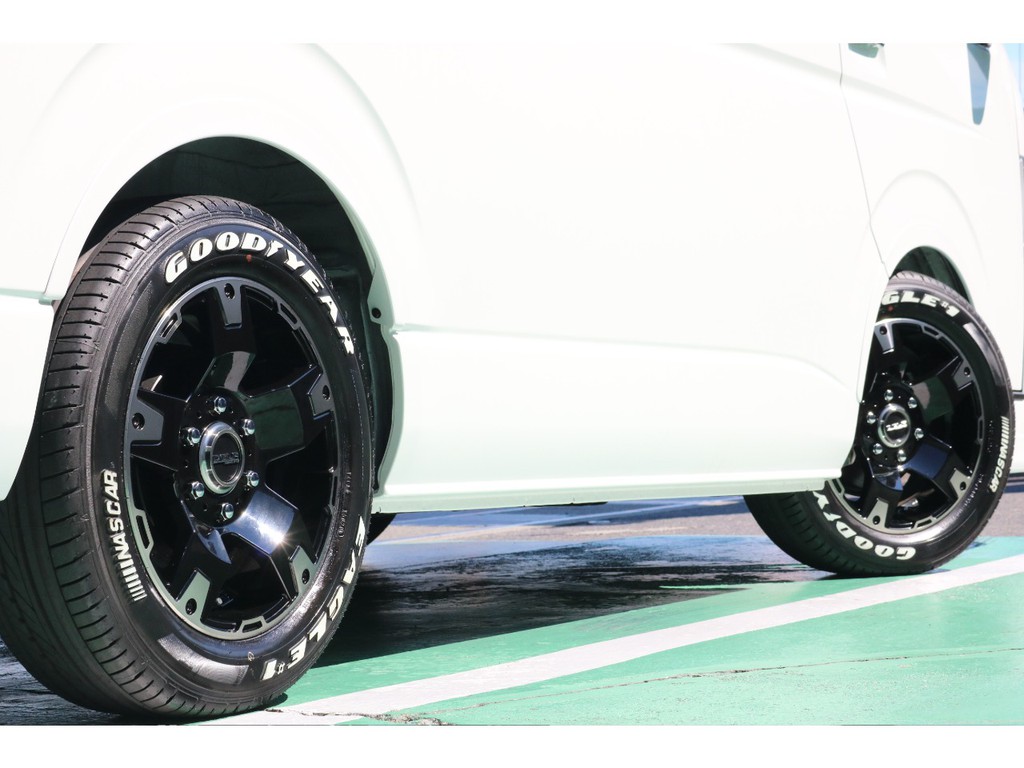 タイヤはナスカータイヤをセットしております！