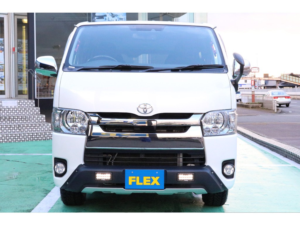 フロントにはＴＲＤ（ＬＥＤ付）スポイラー付き！