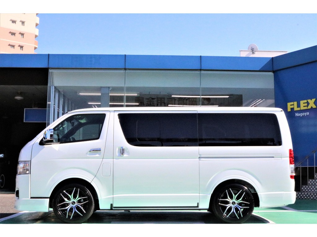 リーガルフェンダーの取付でより車高が低く見えております！