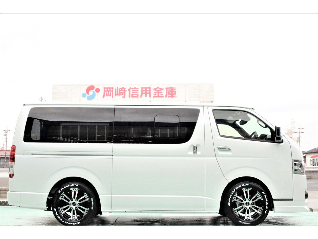 ＦＬＥＸだからこそできるお得なカスタム済みハイエース！多数在庫しております♪