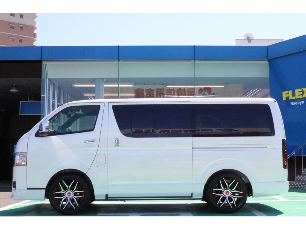 リーガルフェンダーの取り付けでより車高が低く見える様になっております♪