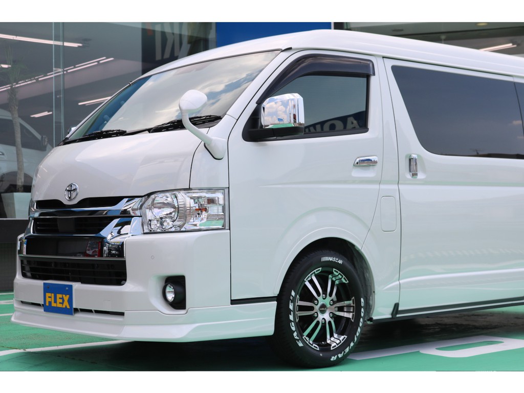 安心の４WD！フルフラット可能なカスタムハイエース！