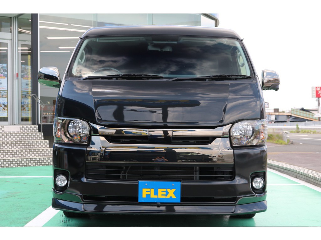 ＦＬＥＸオリジナル【DelfinoLine】フロントリップスポイラーとボンネットを装着済み！そして、フロントグリルもブラッククローム塗装が施されています！
