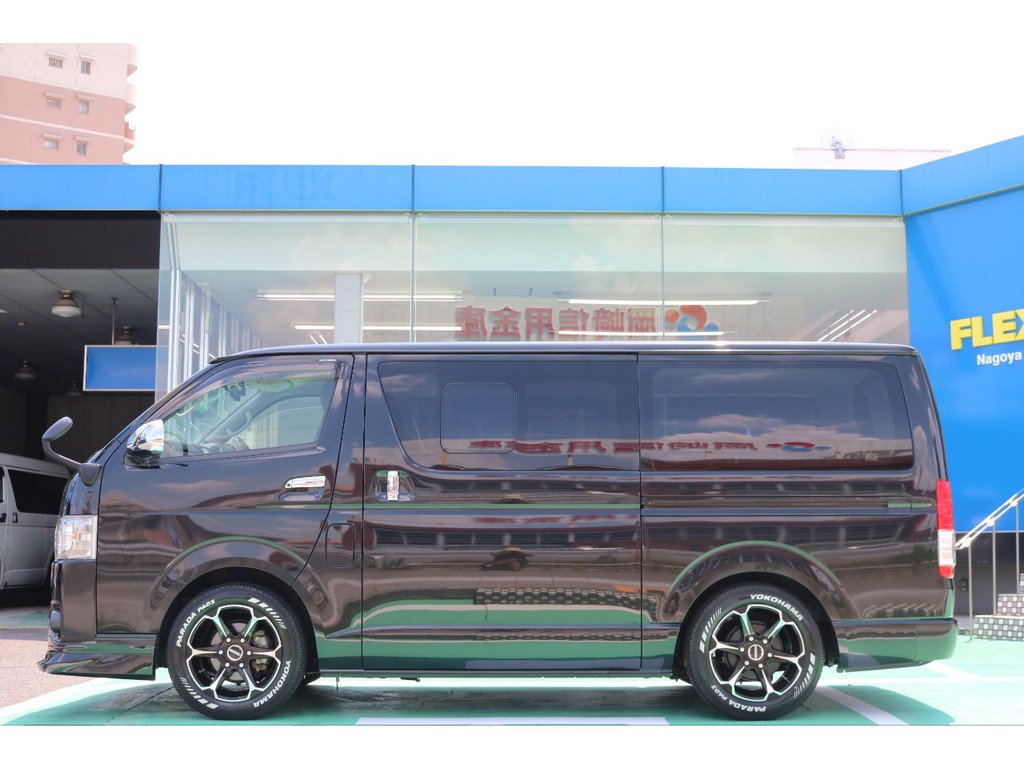 小窓付ですのでより車中泊も快適にお過ごし頂けます！