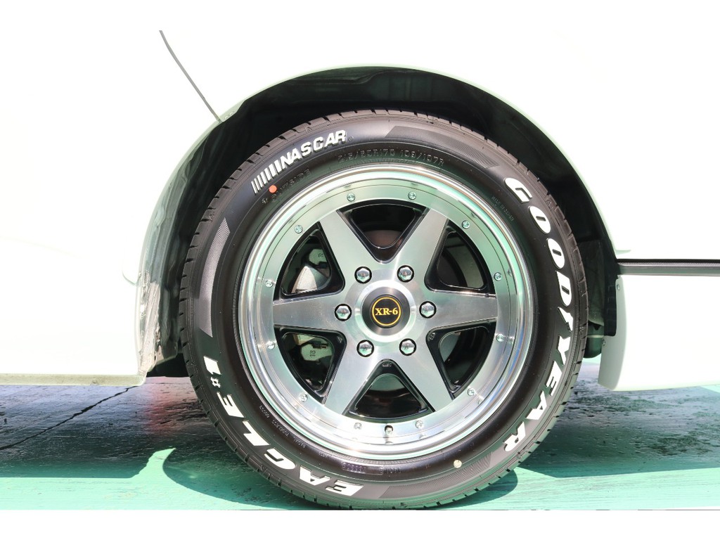 低走行車両ですのでタイヤの溝も残っています!!
