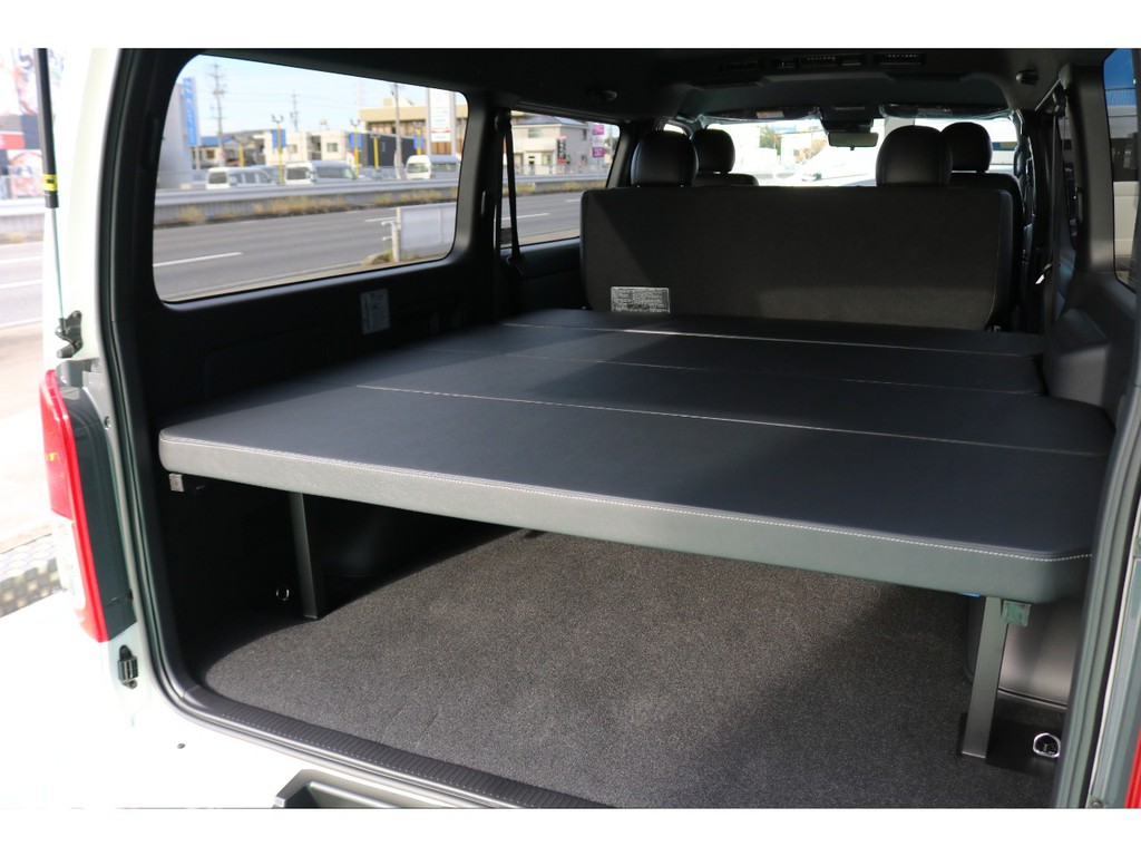 FLEXオリジナルのベットキット完備！車中泊も安心♪