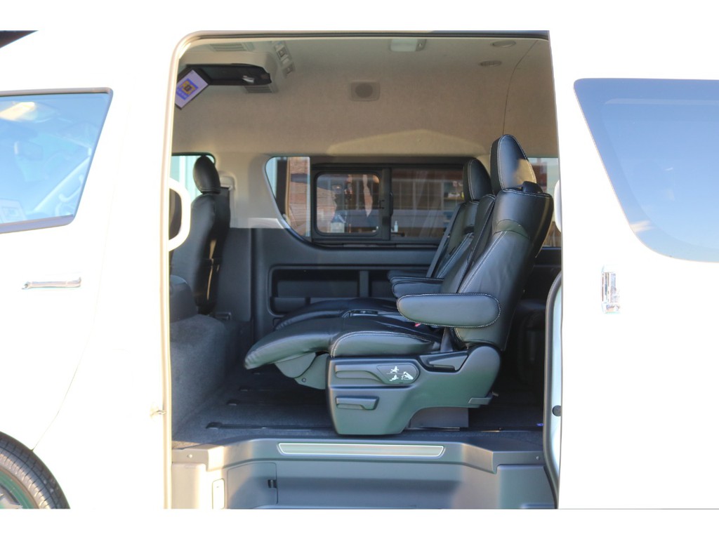 2列目・3列目のキャプテンシートは、より一層快適なドライブをお届けします！